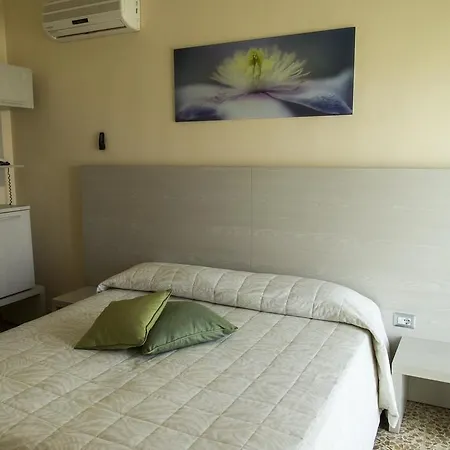 Hotel Rosa Del Tirreno 3*